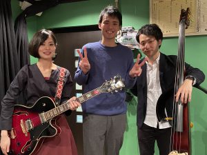 11/8（日）昼 : 【三つ葉トリオ】山田 賢  田村 美野香  鈴木 健司